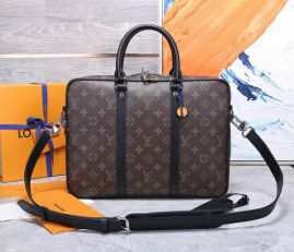 Picture of LV Mens Bags _SKUfw106781585fw